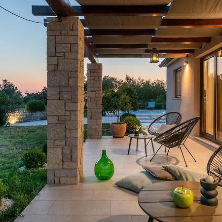 Silentio For 5 Persons With Whirlpool And Large Garden Only 3 Km From The * Marčana