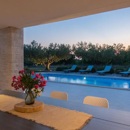 Silentio For 5 Persons With Whirlpool And Large Garden Only 3 Km From The Villa