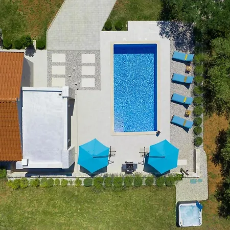 别墅 Silentio For 5 Persons With Whirlpool And Large Garden Only 3 Km From The