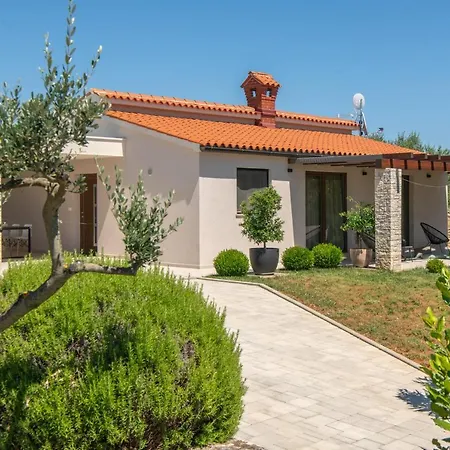 Silentio For 5 Persons With Whirlpool And Large Garden Only 3 Km From The * Marčana