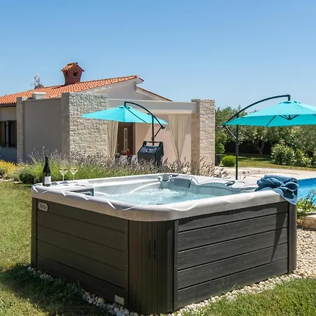 Silentio For 5 Persons With Whirlpool And Large Garden Only 3 Km From The 别墅