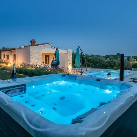 Silentio For 5 Persons With Whirlpool And Large Garden Only 3 Km From The * Marčana