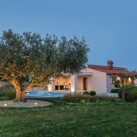 Silentio For 5 Persons With Whirlpool And Large Garden Only 3 Km From The