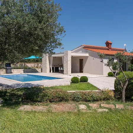 Silentio For 5 Persons With Whirlpool And Large Garden Only 3 Km From The *