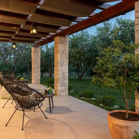 Villa Silentio For 5 Persons With Whirlpool And Large Garden Only 3 Km From The