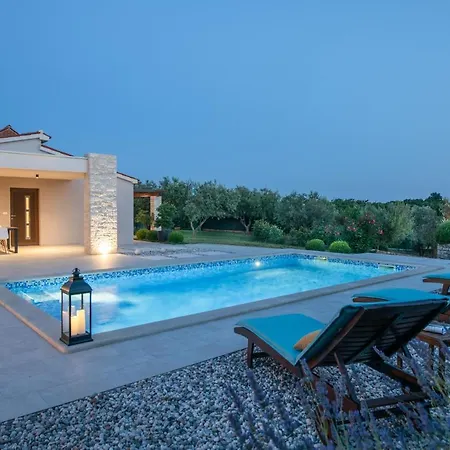 Villa Silentio For 5 Persons With Whirlpool And Large Garden Only 3 Km From The