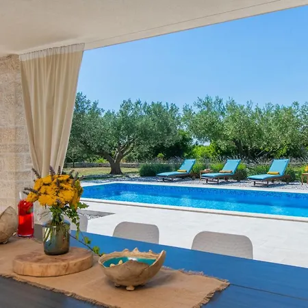 Silentio For 5 Persons With Whirlpool And Large Garden Only 3 Km From The 别墅 *