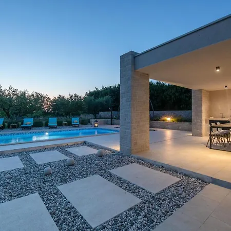 Silentio For 5 Persons With Whirlpool And Large Garden Only 3 Km From The